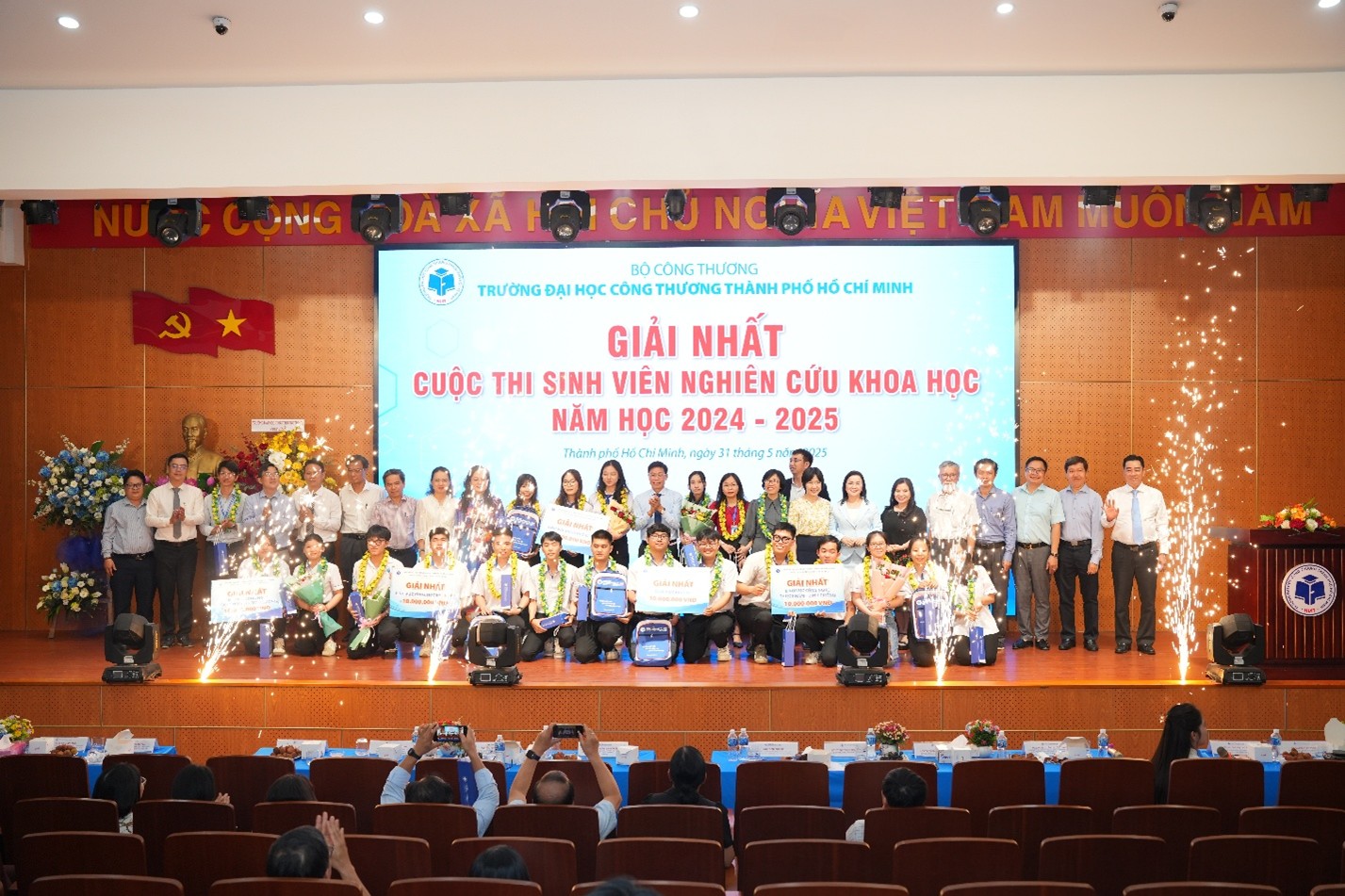 Các ý tưởng nghiên cứu giàu tiềm năng ứng dụng của sinh viên HUIT đã được biểu dương tại vòng Chung kết Cuộc thi Sinh viên nghiên cứu khoa học Trường Đại học Công Thương Thành phố Hồ Chí Minh năm học 2024 - 2025