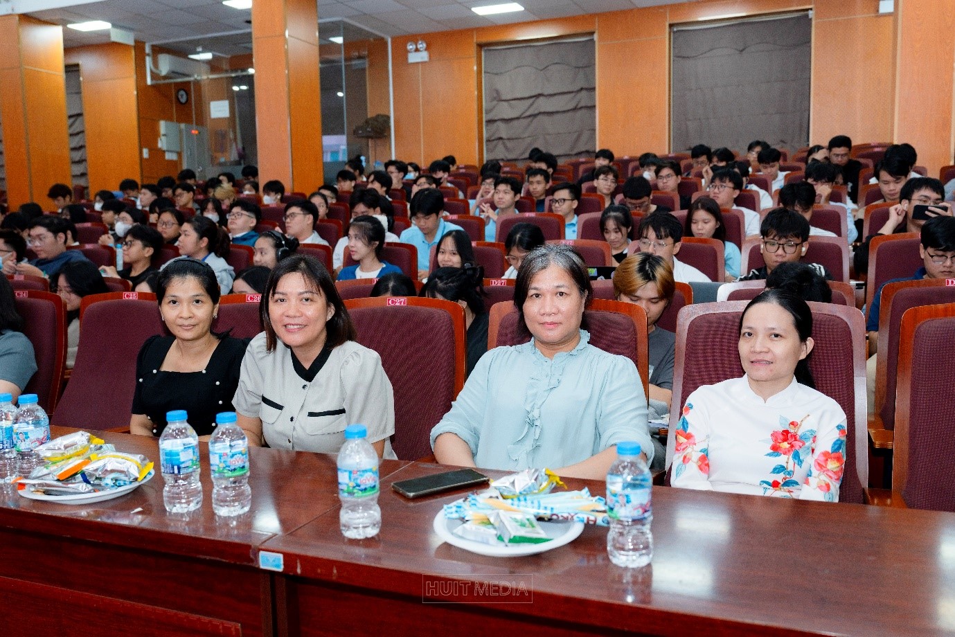 FACULTY OF INFORMATION TECHNOLOGY SUCCESSFULLY ORGANIZES ACADEMIC SEMINAR ON “AUTOMATION AND SOFTWARE TESTING IN SOFTWARE DEVELOPMENT”