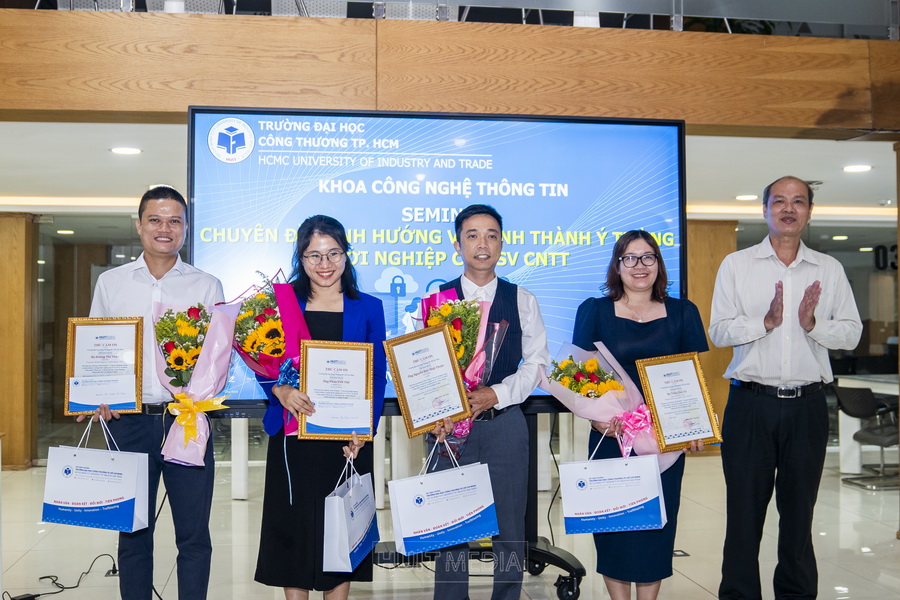 Seminar “Chuyên đề Định hướng và Hình thành Ý tưởng Khởi nghiệp cho Sinh viên CNTT” đã diễn ra thành công tốt đẹp