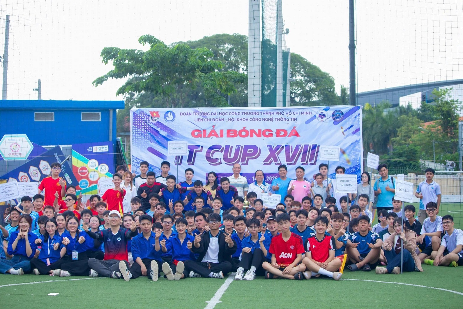 LỄ KHAI MẠC GIẢI BÓNG ĐÁ IT CUP LẦN THỨ XVII KHOA CÔNG NGHỆ THÔNG TIN NĂM HỌC 2025 – 2026
