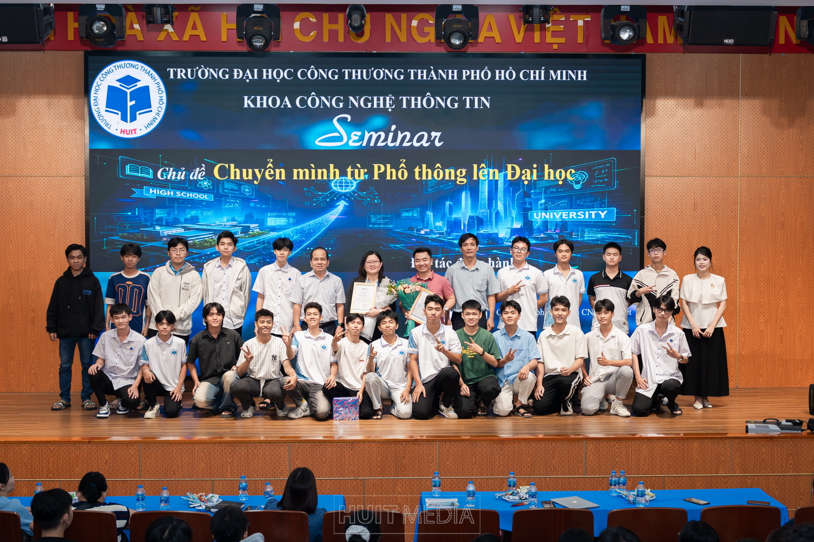 Khoa CNTT tổ chức Seminar “Chuyển mình từ Phổ thông lên Đại học”